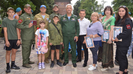 Волонтеров Павловского района наградили за помощь участникам СВО