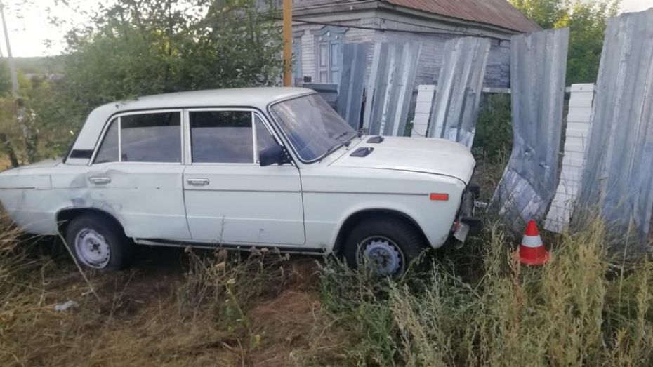 В Воронежской области 12-летний мальчик за рулем ВАЗа переехал собственную мать
