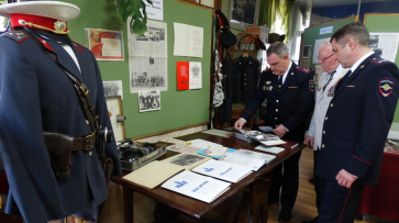 В Боброве открылась выставка к профессиональному празднику сотрудников органов внутренних дел