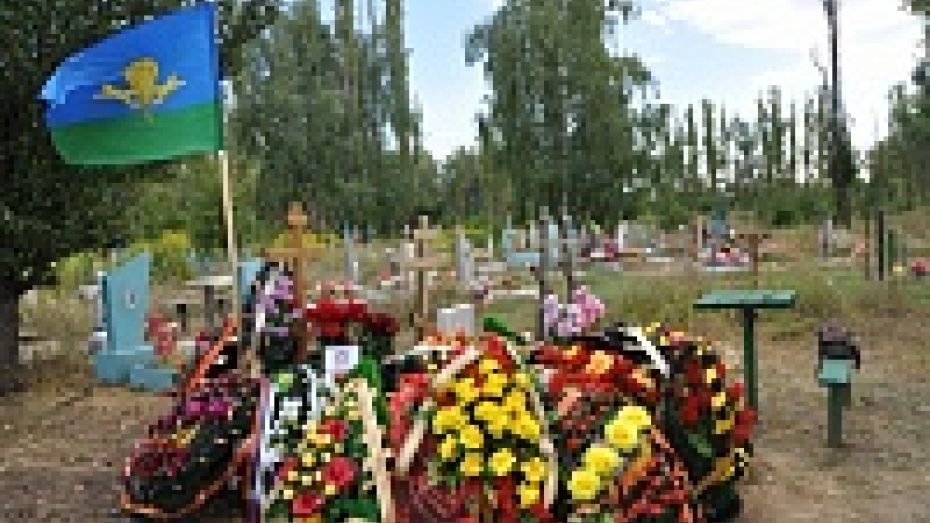 Российские власти уточнят информацию о похоронах десантника в Воронежской области