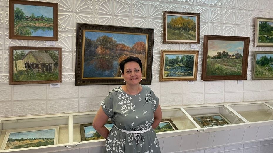 В Павловске открылась выставка «Посвящение» художницы Лолиты Серебрянской-Симонян