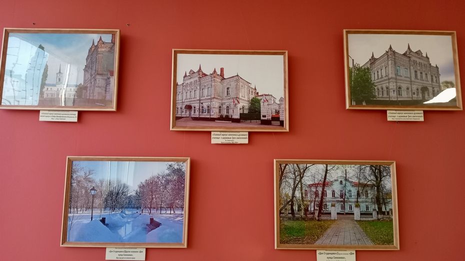 Выставка фоторабот супругов Зятьковых открылась в Павловске