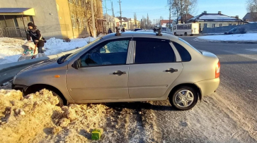 В Воронежской области 68-летний пенсионер на «Калине» врезался в ограждение и умер