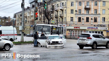 Четыре человека попали в больницу после ДТП с автобусом на Кольцовской в Воронеже