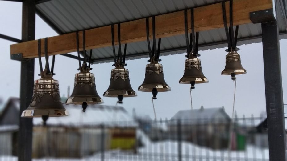  В храме павловского села Бабка установили и освятили 6 колоколов