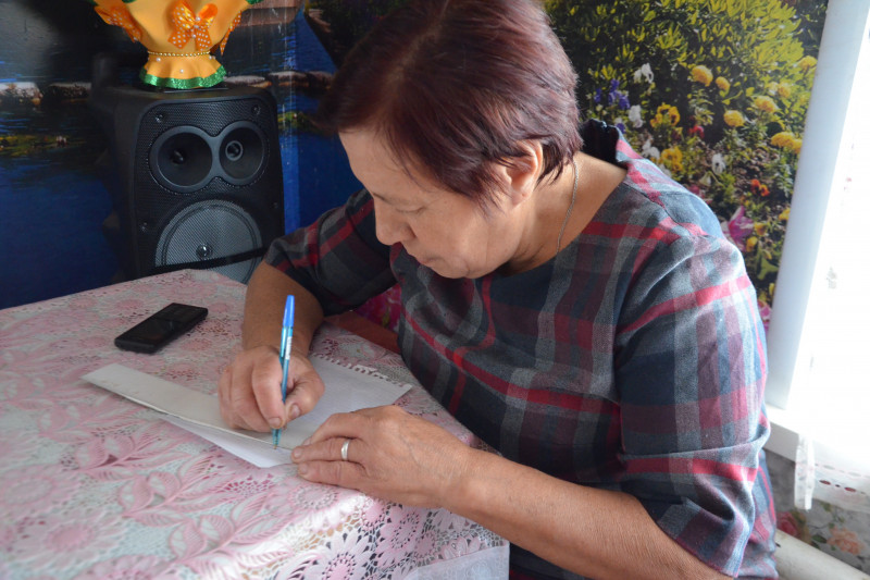 слепая женщина пишет воронежское село